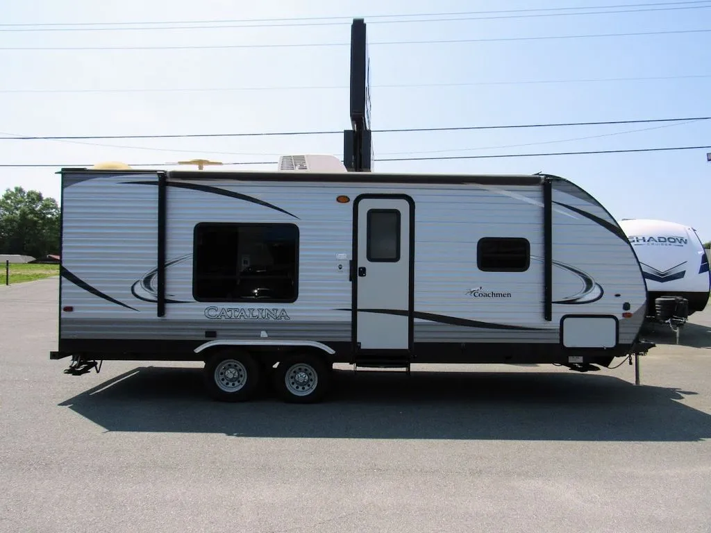 2017 Coachmen Catalina 223FB - Photo 2