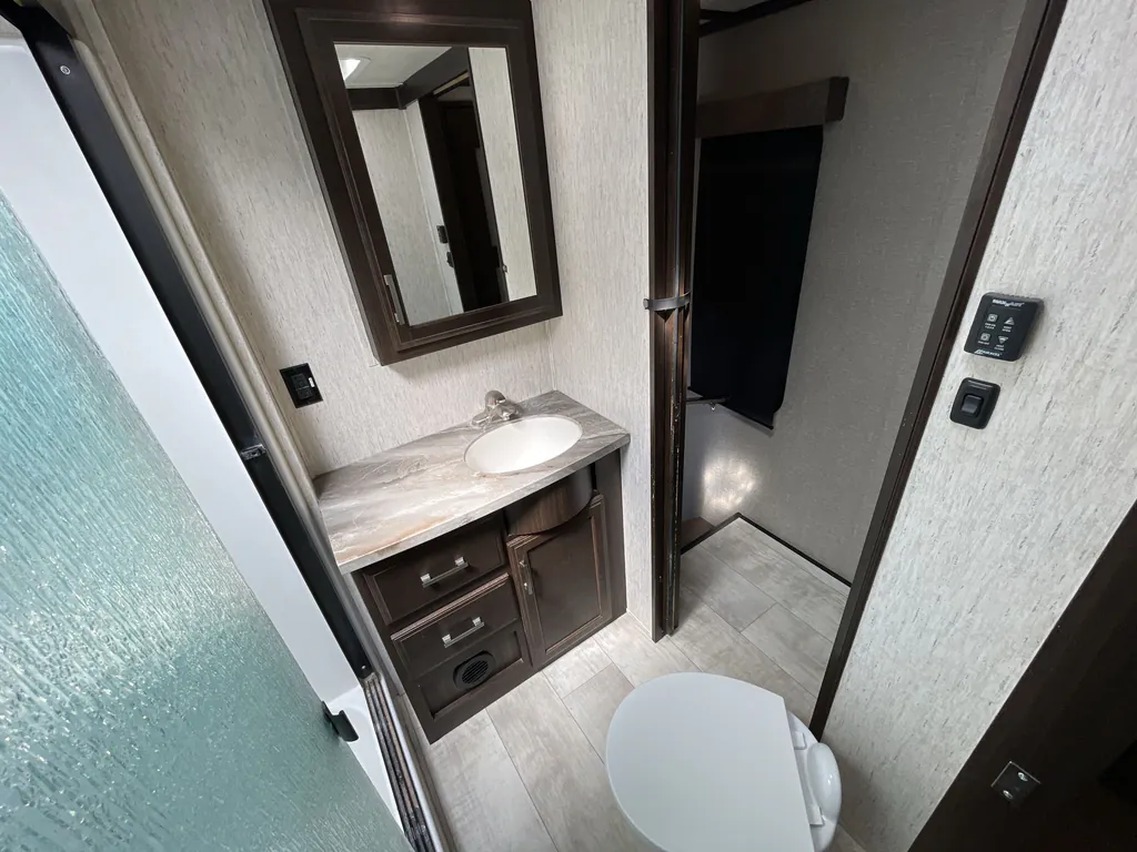 2019 Grand Design Momentum 399TH, Photos photo 16