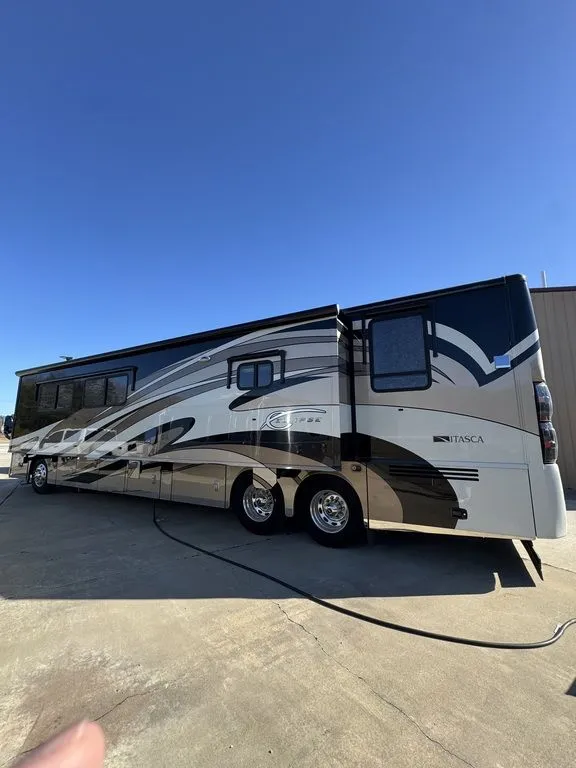 2011 Winnebago Ellipse 42QD - Photo 4