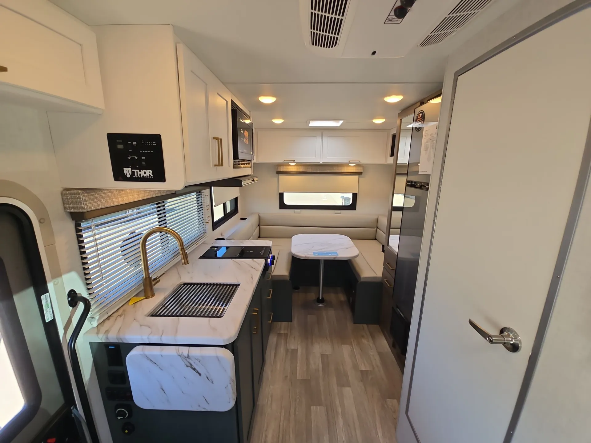 2026 Thor Motor Coach Freedom Eddie Bauer 19ED - Photo 4