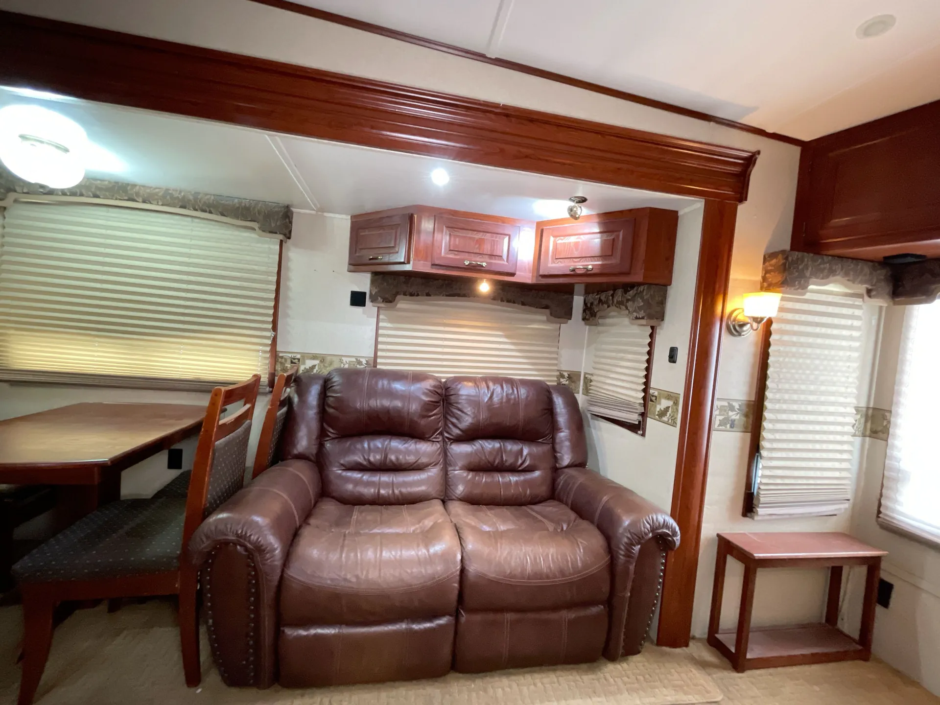 2009 Carriage Cameo 35FD3 — living area main