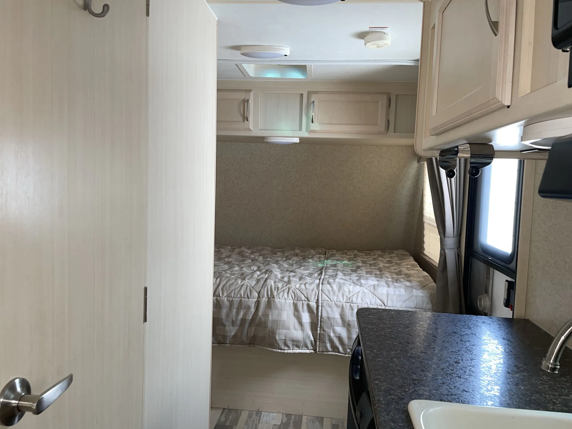 2017 Winnebago Micro Minnie 1705RD — living area main