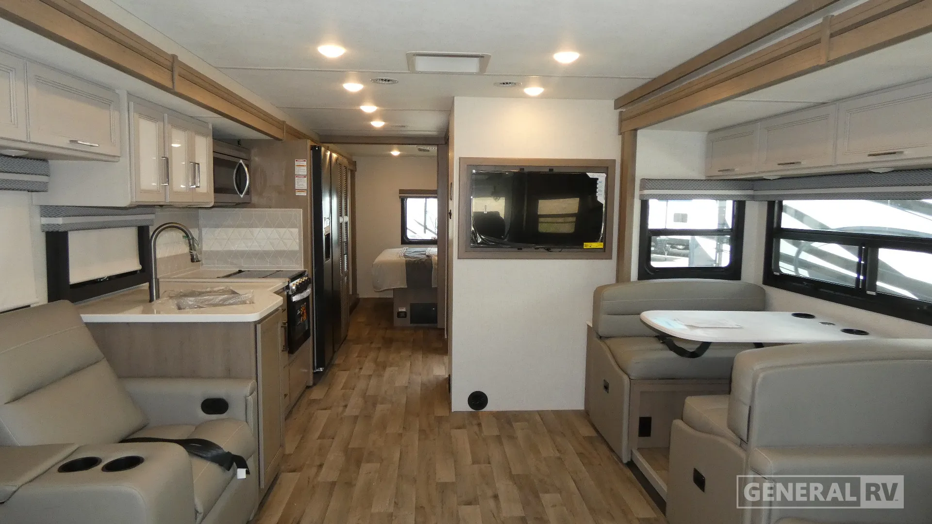 2026 Thor Motor Coach Hurricane 35R - Photo 3
