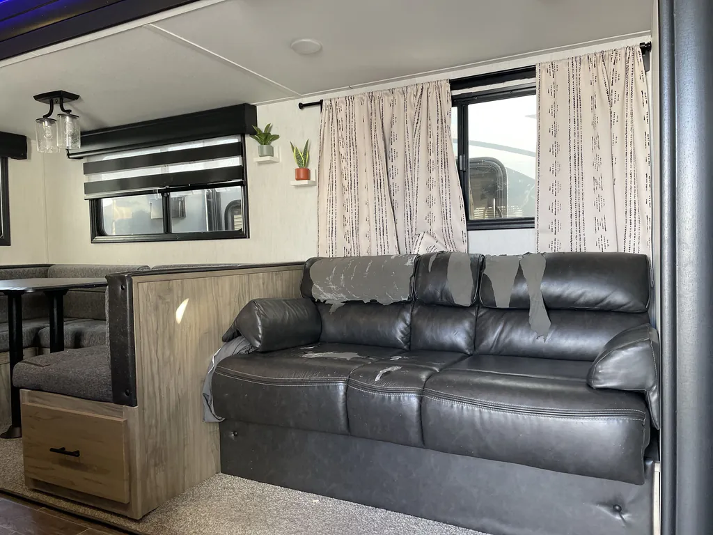 2022 Forest River Cherokee Alpha Wolf 26DBH-L, Photos photo 6