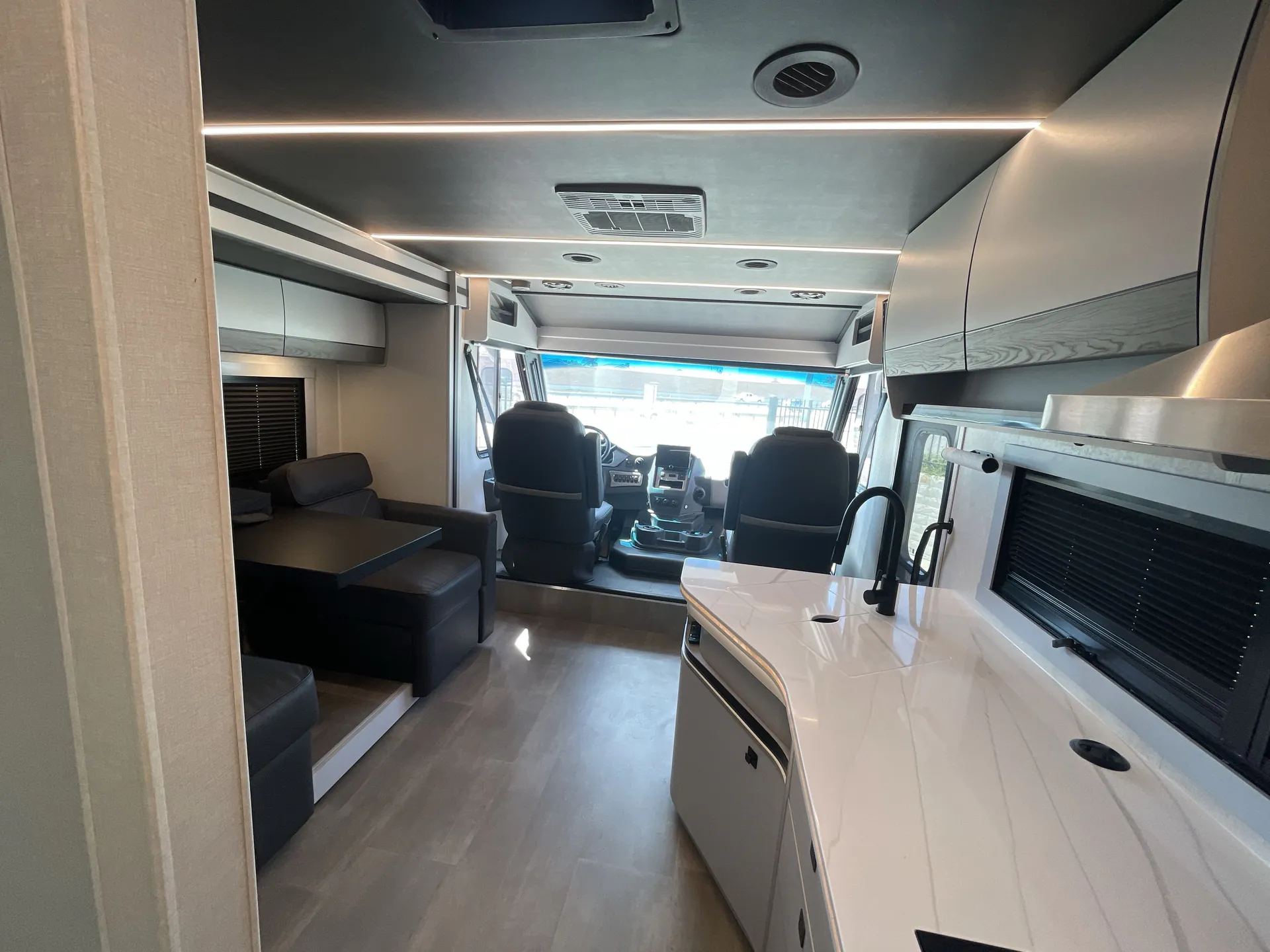 2025 Coachmen Euro 25TB - Photo 4