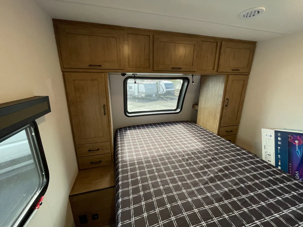 2024 Coachmen Freedom Express Ultra Lite 258BHS, Photos photo 4