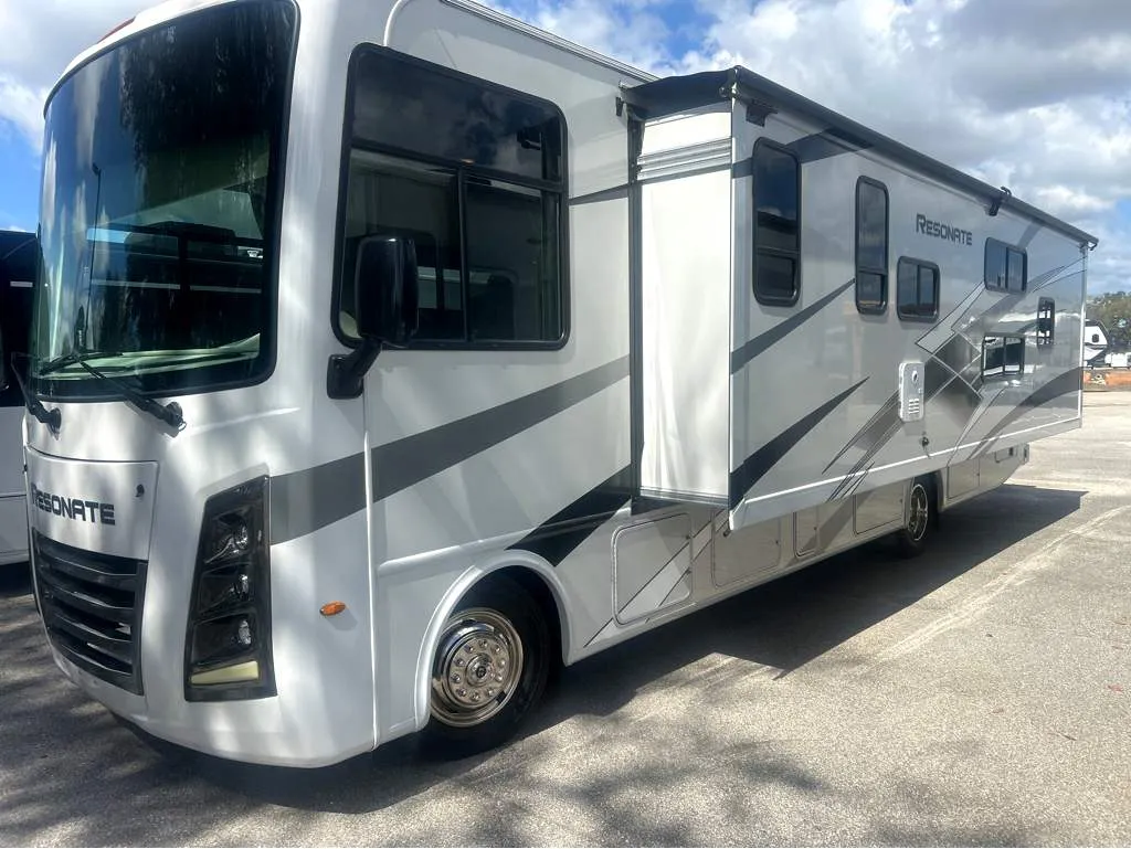 2024 Thor Motor Coach Resonate 32B - Photo 3