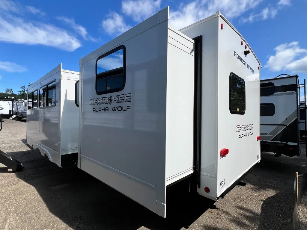 2026 Forest River Cherokee Alpha Wolf 33BH, Photos photo 5