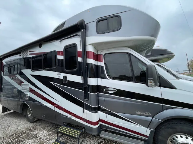 2015 Winnebago Navion 24J - Photo 3