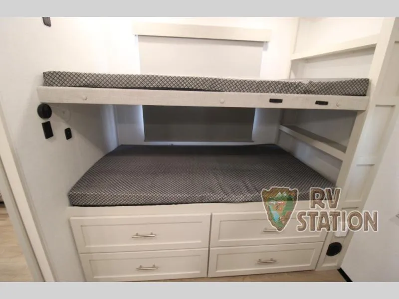 2027 Alliance RV Avenue 30BH - Photo 3