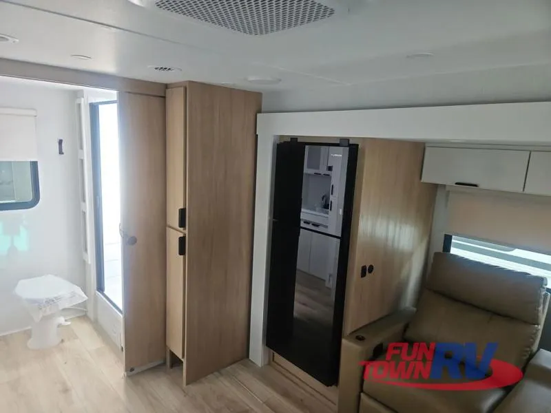 2026 Winnebago Thrive 22RBS - Photo 4
