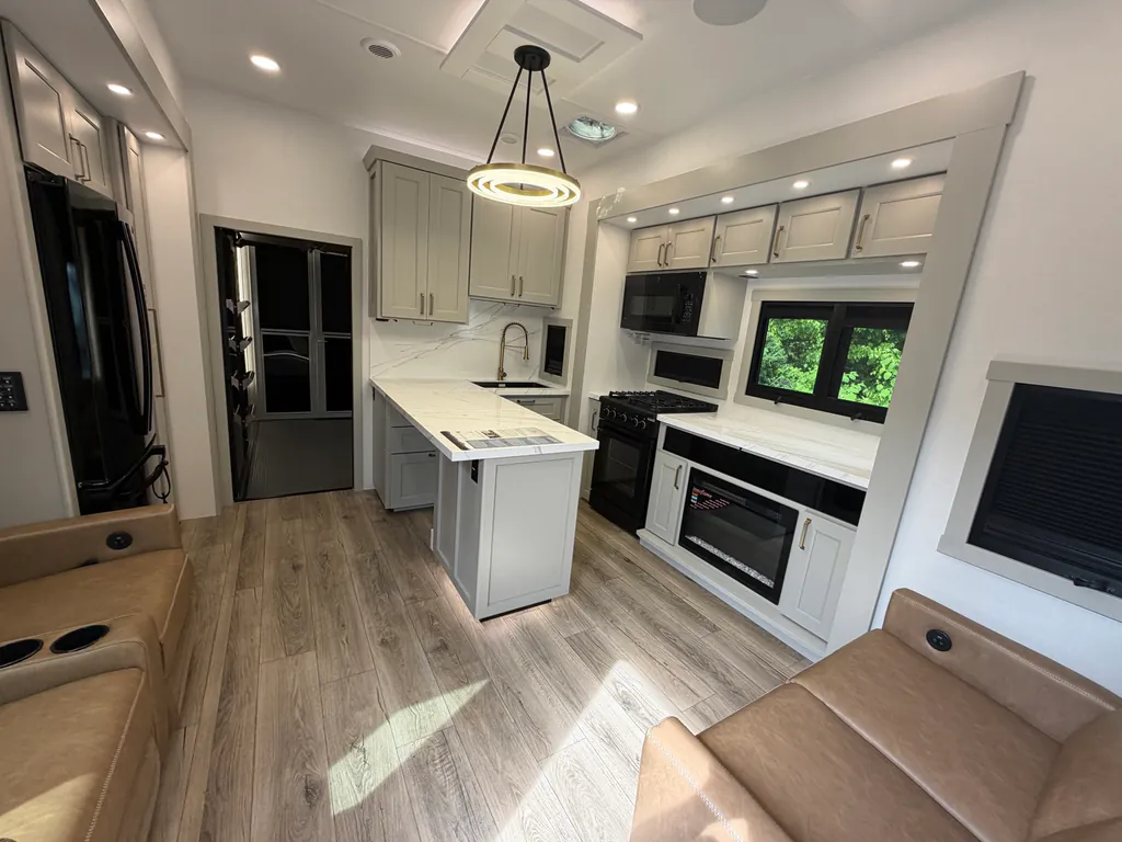 2026 Brinkley Model G 3520, Photos photo 9