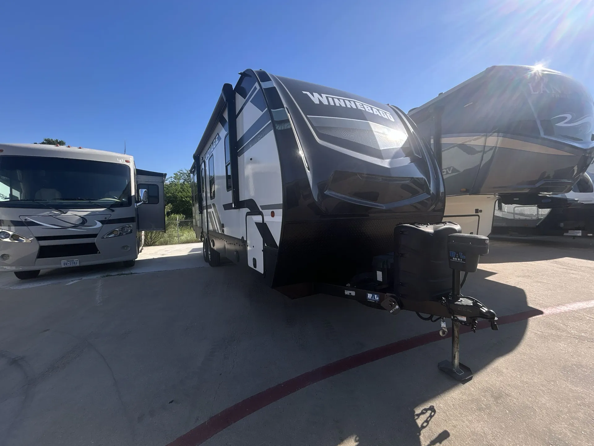 2023 Winnebago Voyage 2730RL - Photo 2