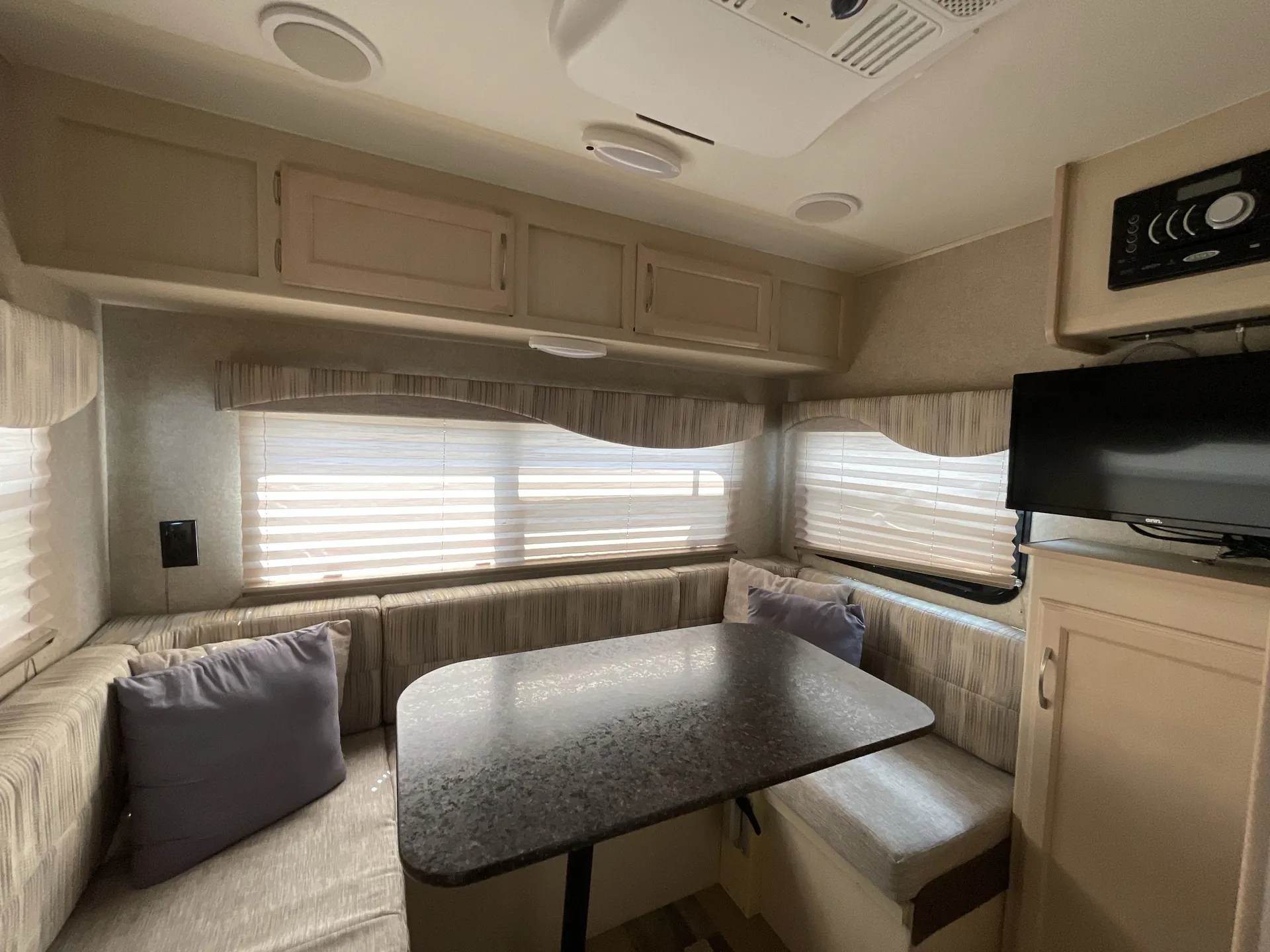2017 Winnebago Micro Minnie 1705RD — living area main