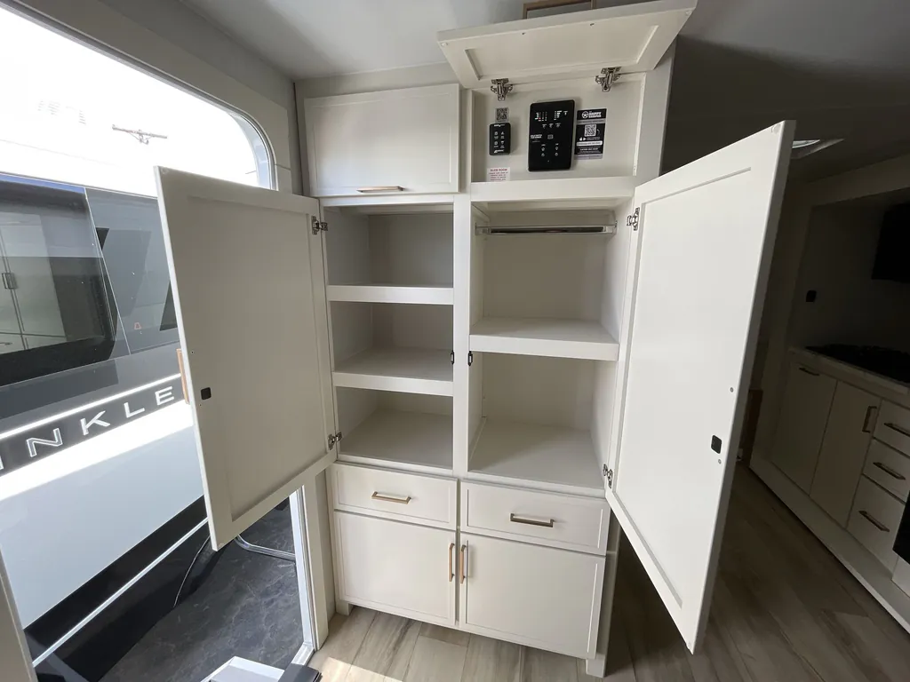 2026 Brinkley Model Ix 23X, Photos photo 5