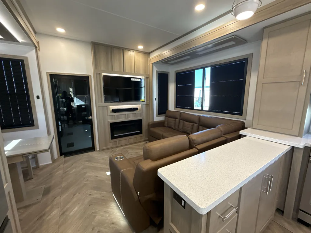 2026 Keystone Raptor 441, Photos photo 5