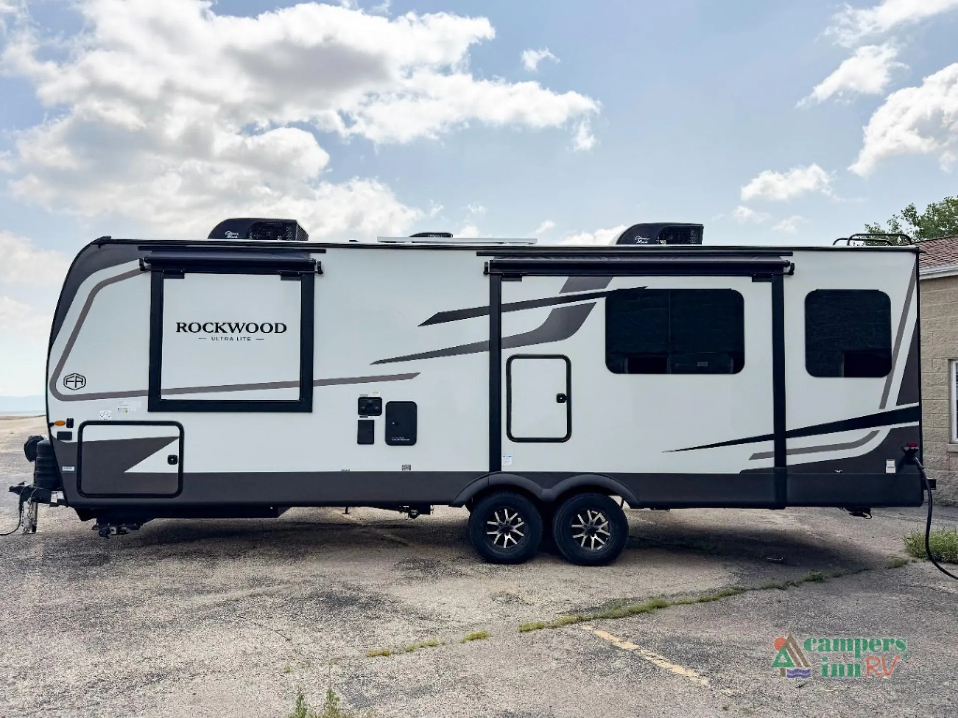 2027 Forest River Rockwood Ultra Lite 2618RD — Photo 5