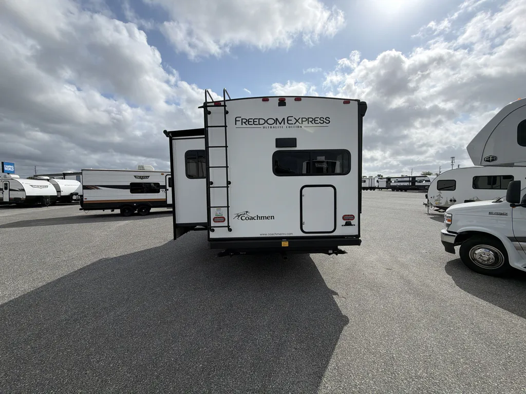 2024 Coachmen Freedom Express Ultra Lite 274RKS, Photos photo 7
