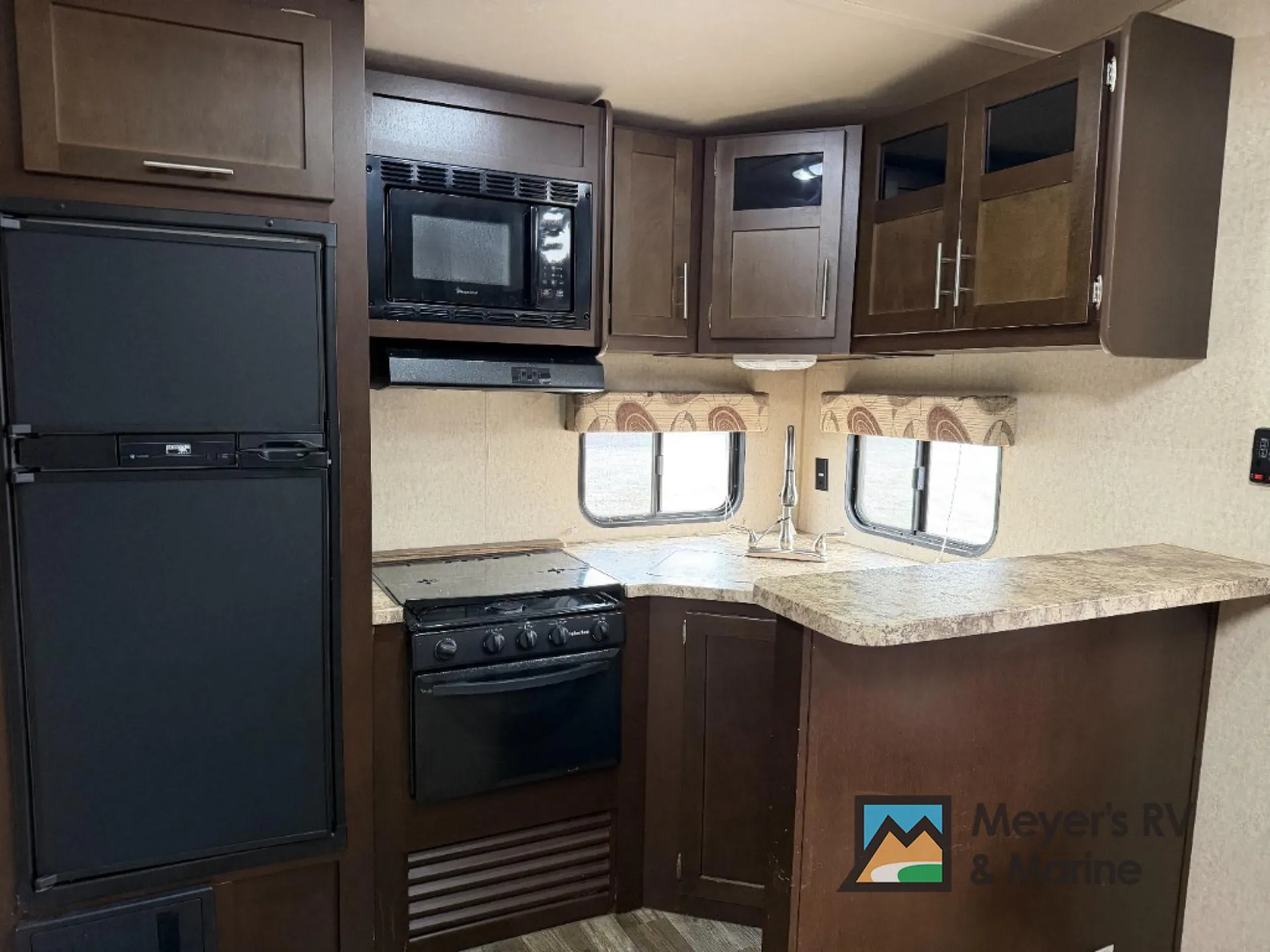 2016 Forest River Cherokee 255P - Photo 3