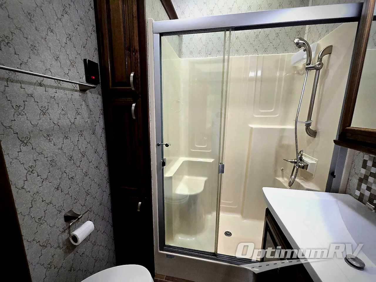 2019 Forest River Riverstone Legacy 38RE — Photo 6