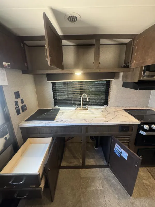 2020 Jayco Jay Flight SLX 8 235RKS dealer photo 6 from Kunes RV