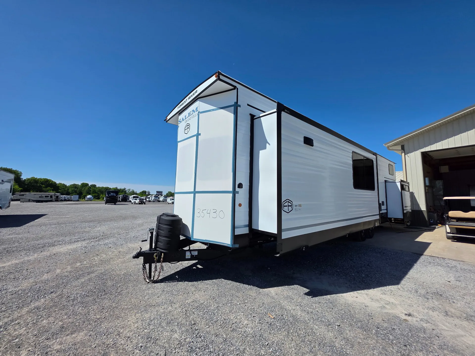 2026 Forest River Salem Villa 40FKP dealer photo 2 from Zoomers RV