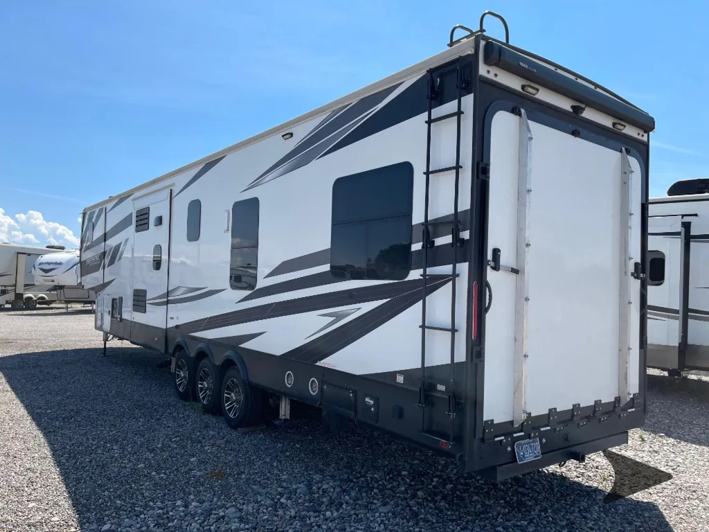 2023 Jayco Seismic Luxury Series 3815, Photos photo 8