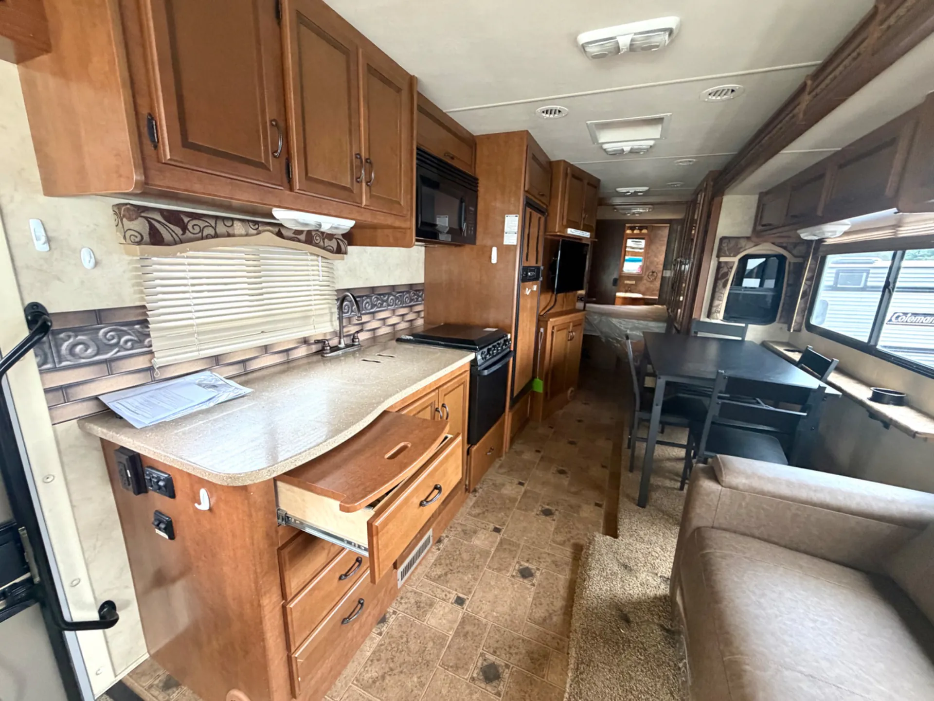 2013 Thor Motor Coach Hurricane 34E - Photo 4