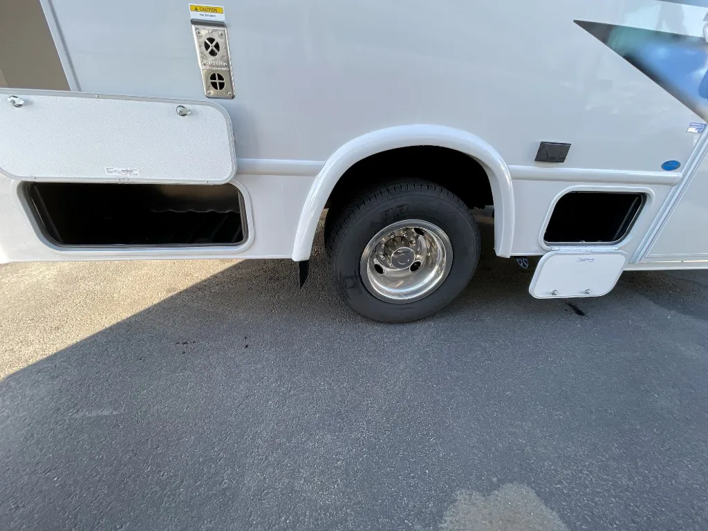 2026 Thor Motor Coach Geneva 19VX - Photo 4