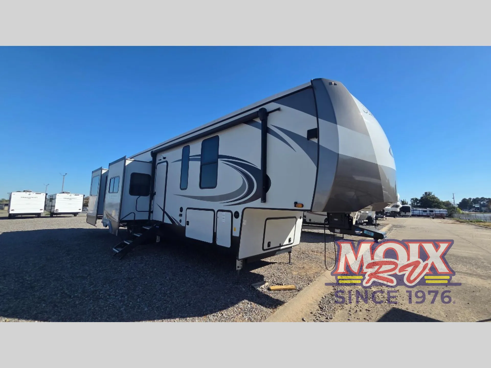 2022 Forest River Sandpiper Luxury 39BARK - Photo 2