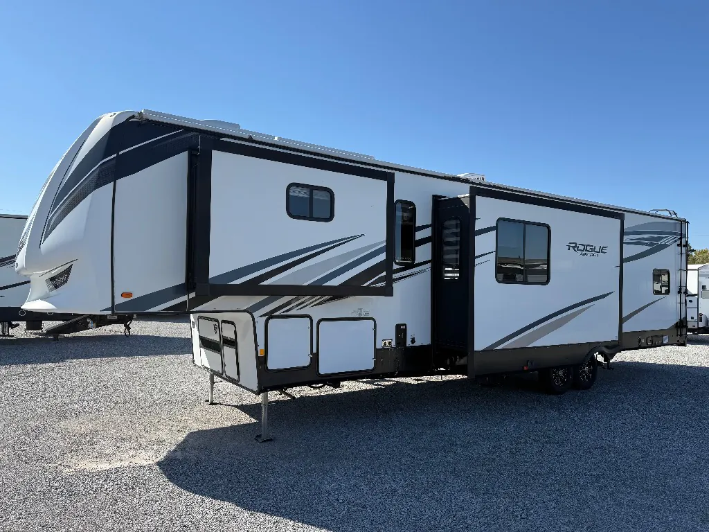 2020 Forest River Vengeance Rogue Armored 371 — Photo 7