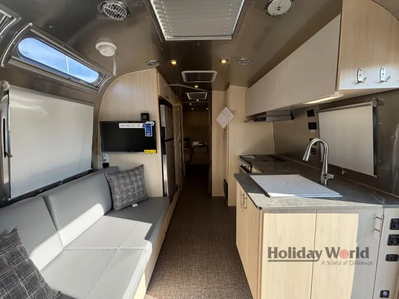 2026 Airstream Flying Cloud 27FB - Photo 4