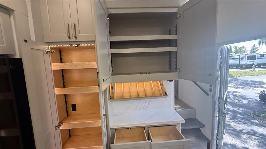 2025 Brinkley Model G 4100, Photos photo 25