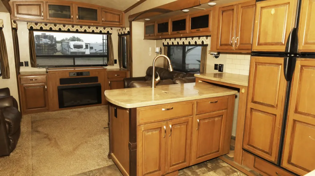 2018 Forest River Cedar Creek Hathaway Edition 34RE - Photo 3