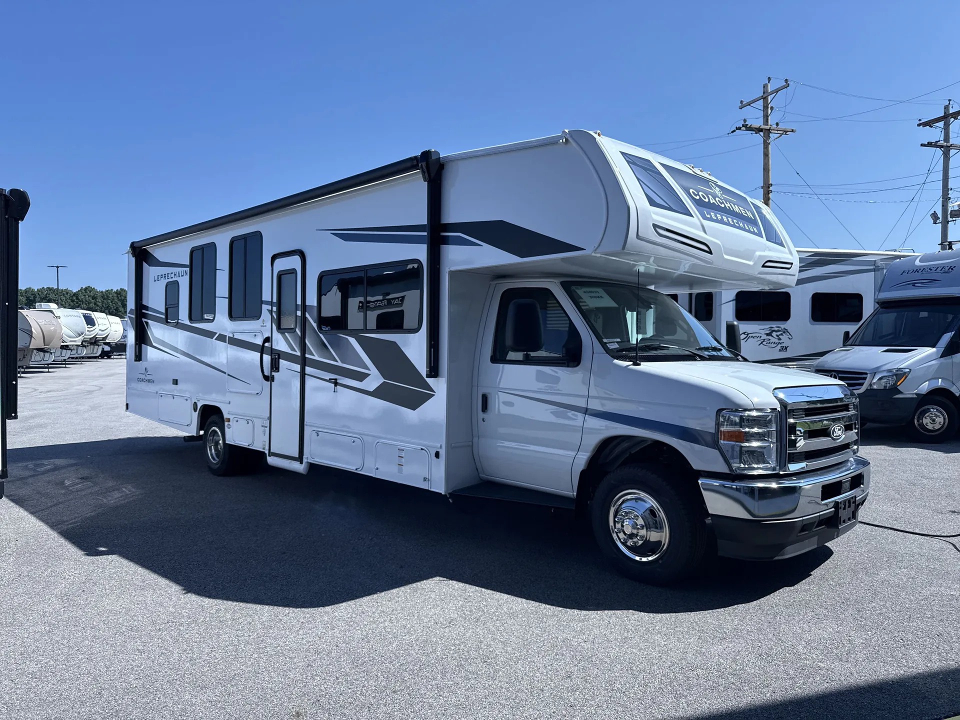 2027 Coachmen Leprechaun 308KB - Photo 2