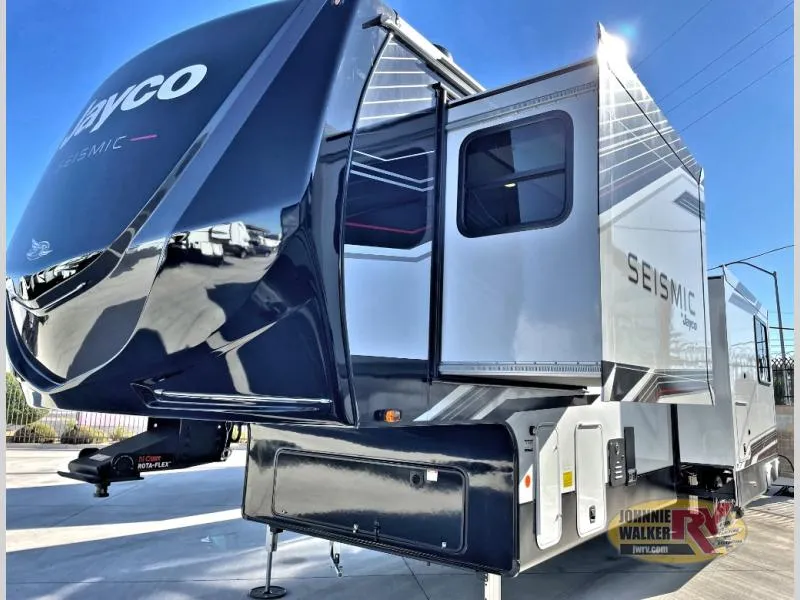 2026 Jayco Seismic 395 - Photo 4