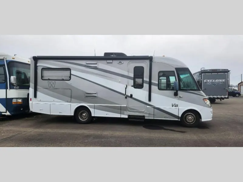 2010 Winnebago Via 25T - Photo 4