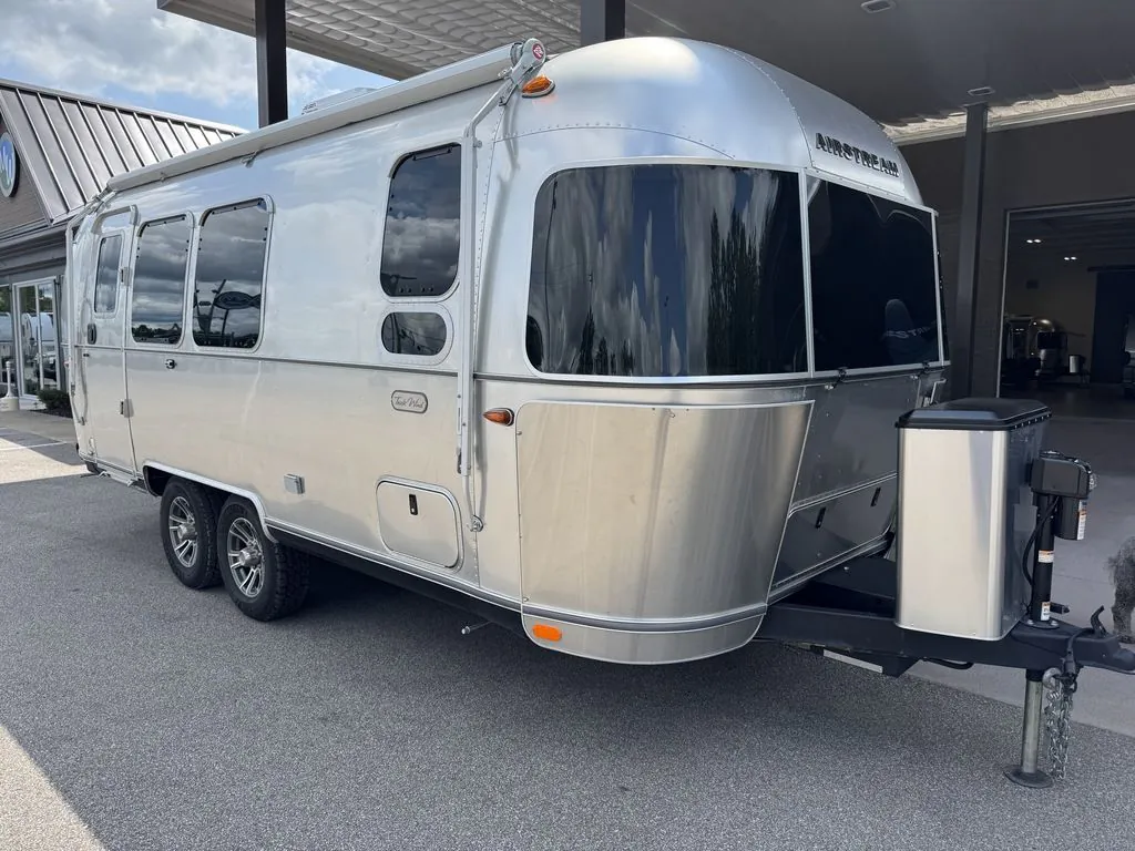 2025 Airstream Trade Wind 23FB - Photo 3