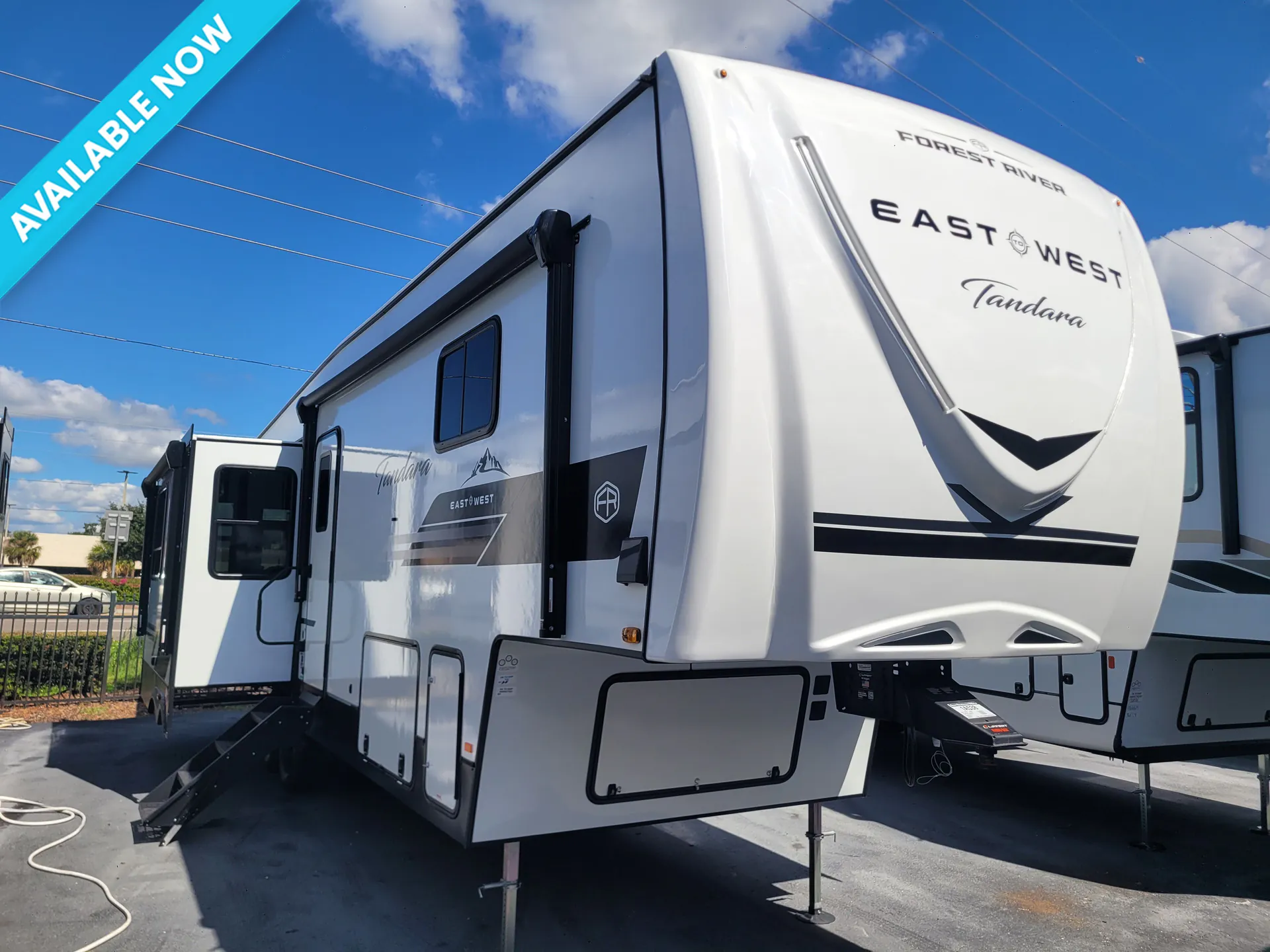 2026 East to West Tandara 295RL - Photo 2