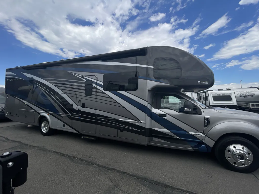 2022 Thor Motor Coach Magnitude RS36, Photos photo 5