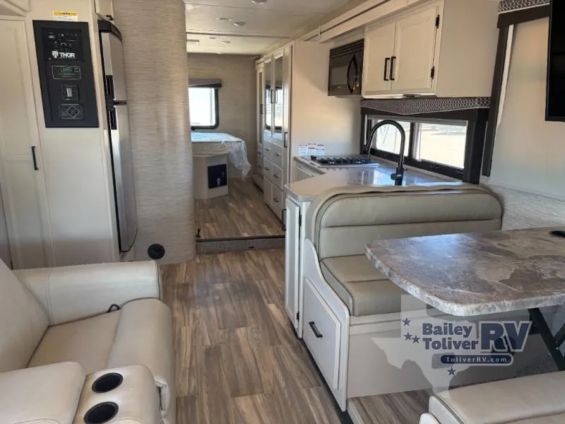 2023 Thor Motor Coach Four Winds 31W - Photo 3