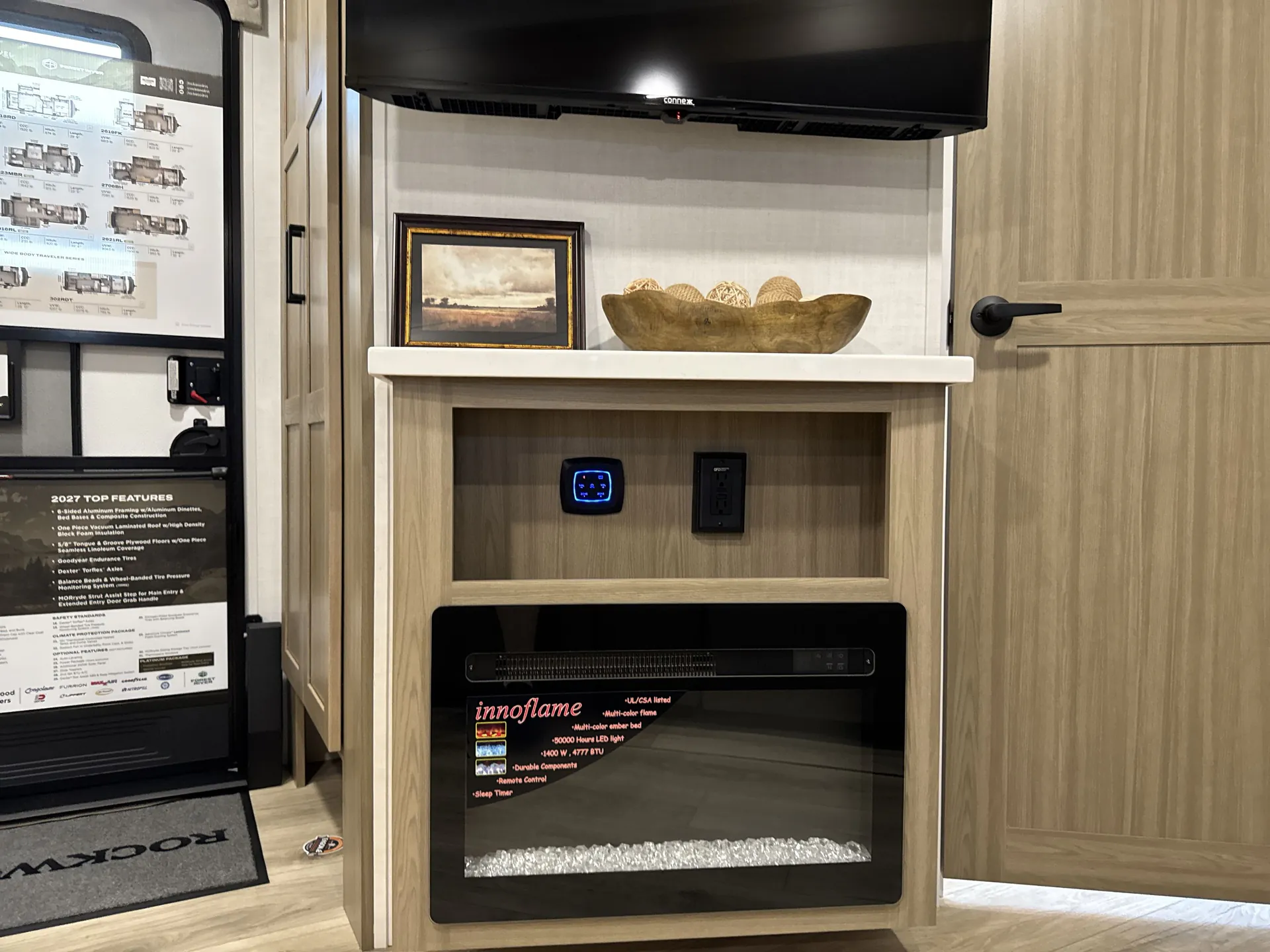 2027 Forest River Rockwood Ultra Lite 2608BS — extra image