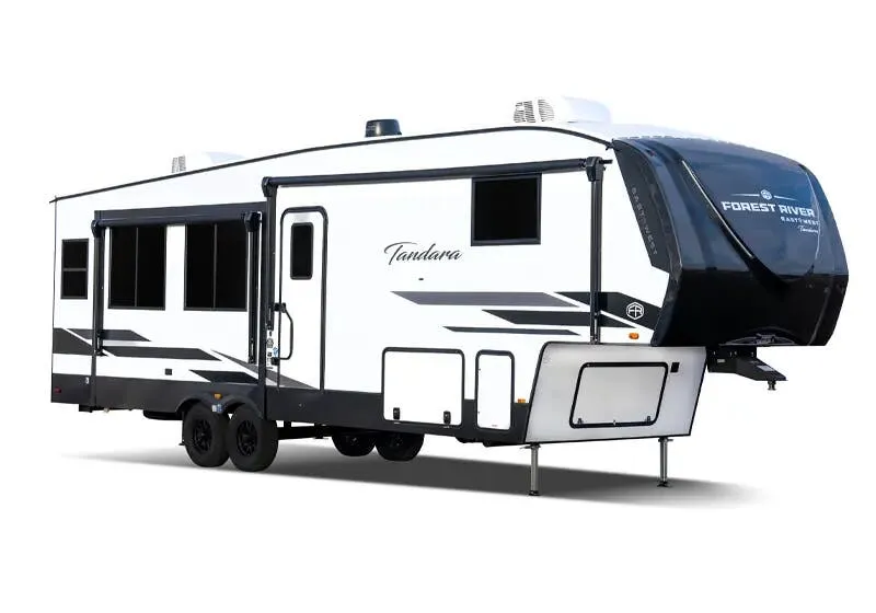 East to West Tandara 387BH exterior