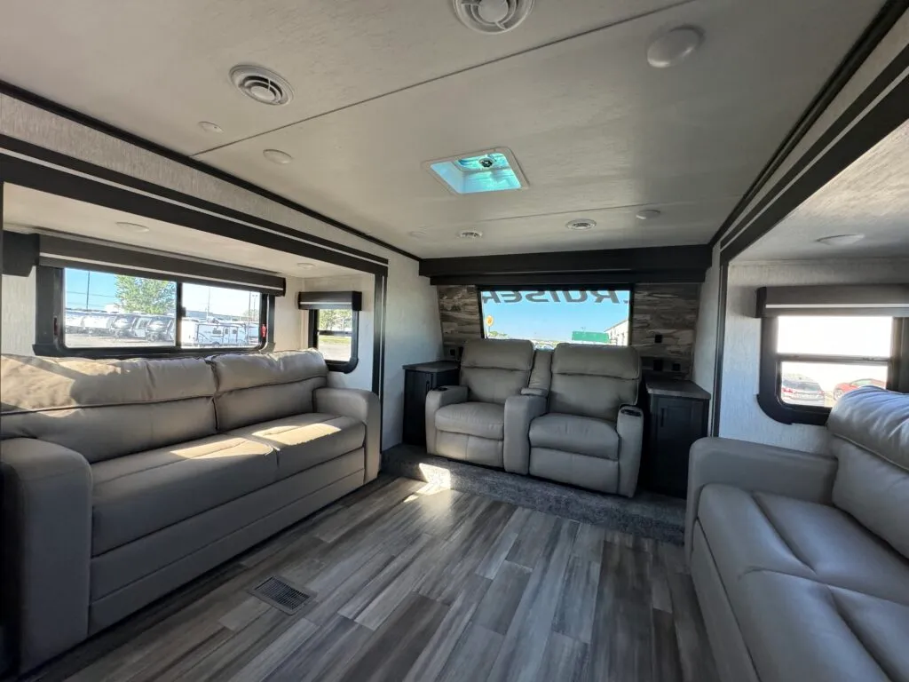 2022 CrossRoads Cruiser 3841FL - Photo 3
