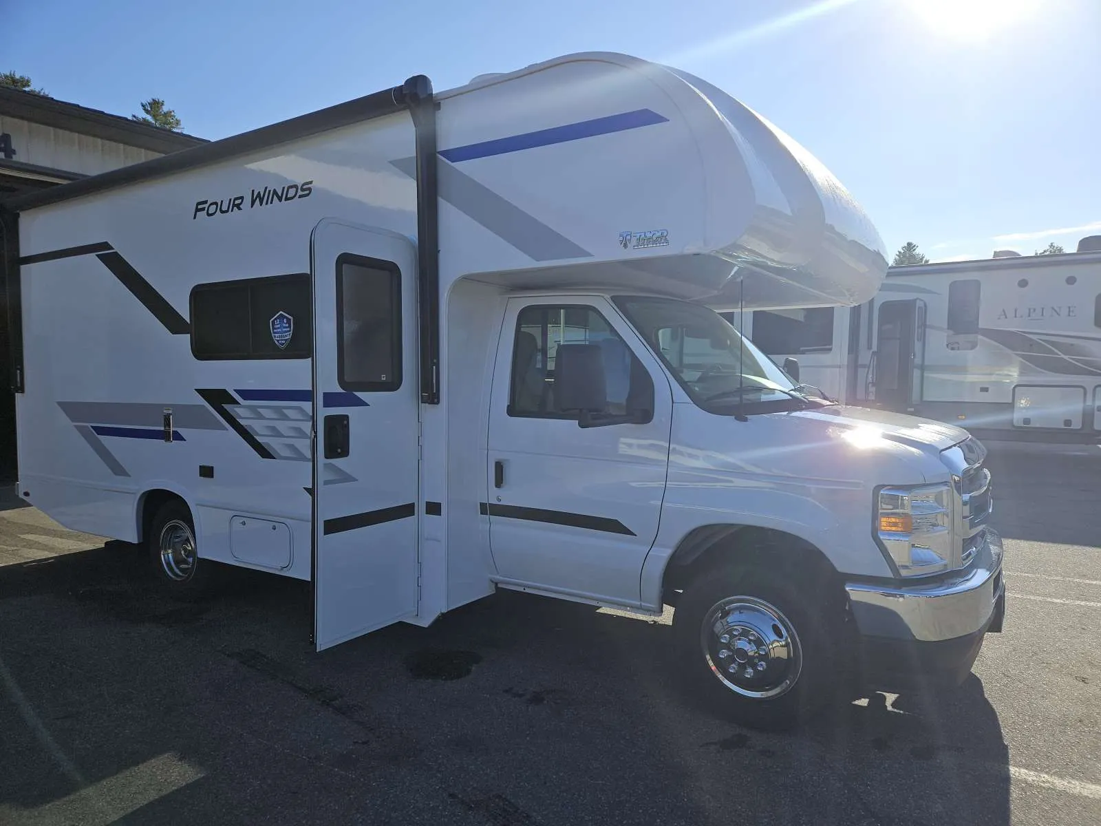 2026 Thor Motor Coach Four Winds 22Z - Photo 2