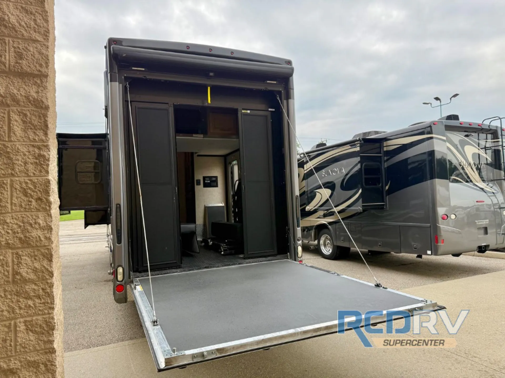 2022 Thor Motor Coach Outlaw 38KB - Photo 2