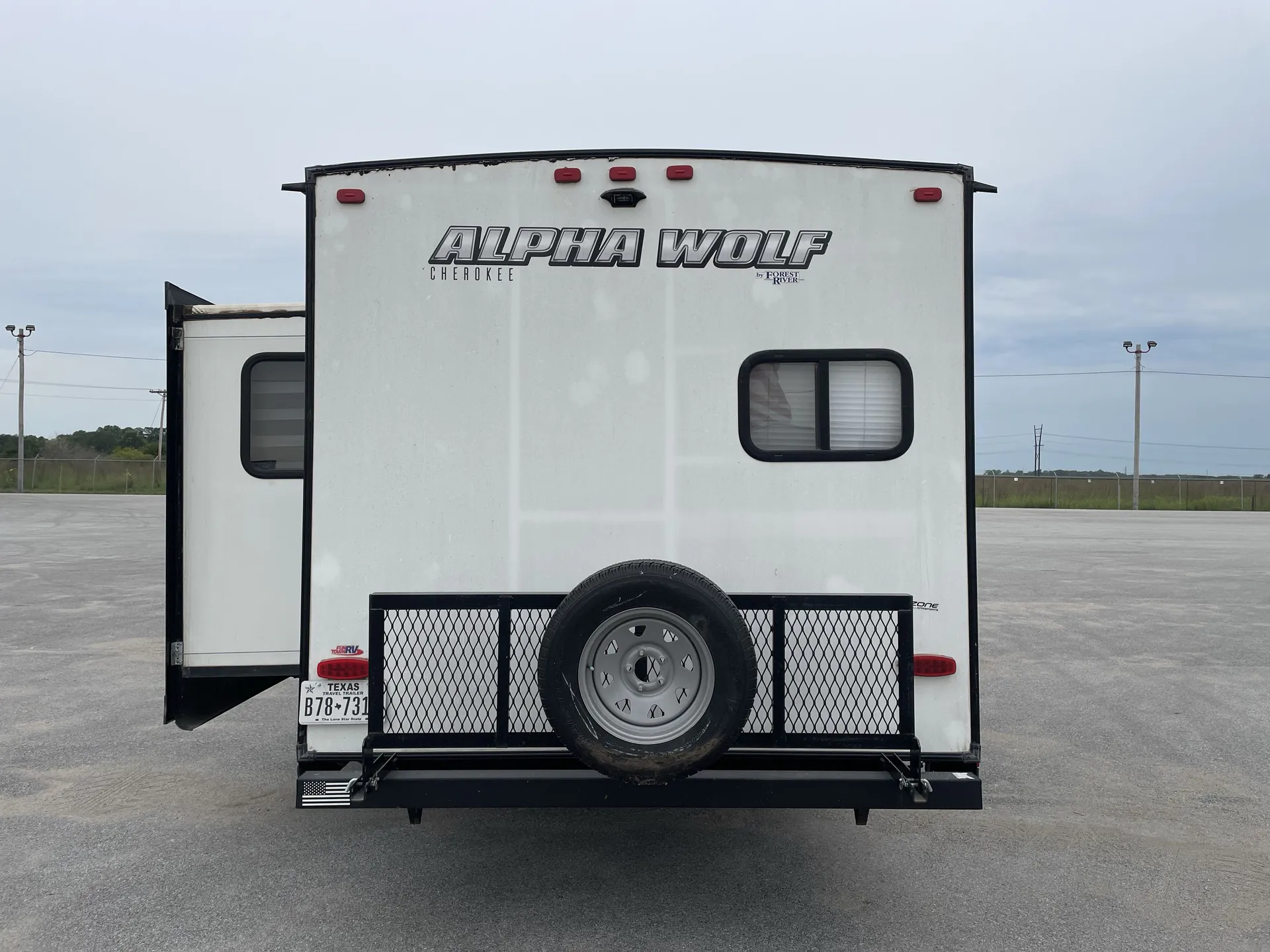 2020 Forest River Cherokee Alpha Wolf 27RK-L — backside
