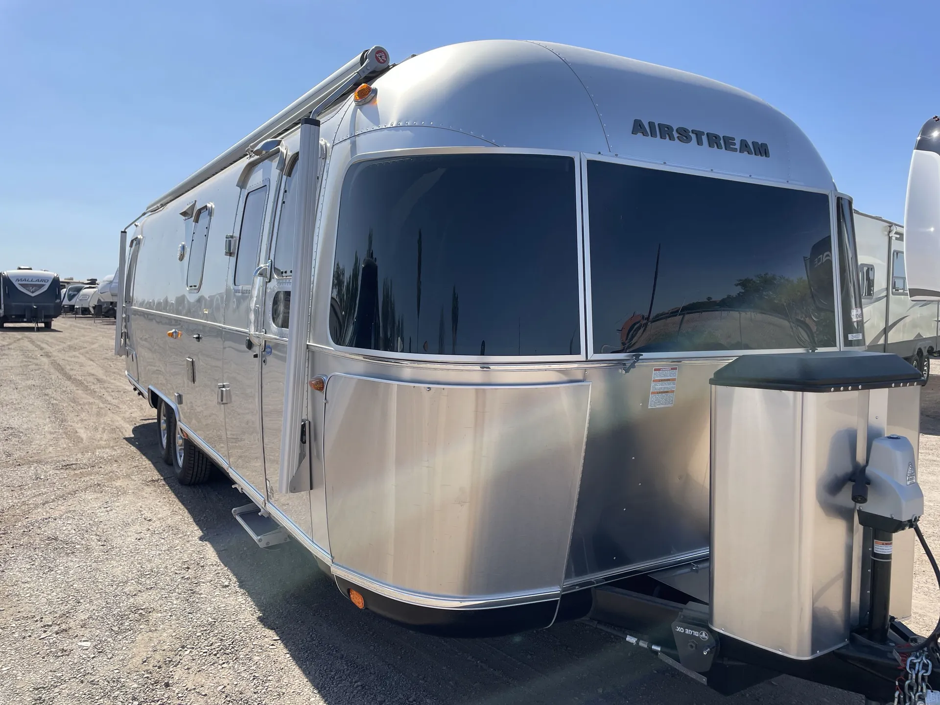 2020 airstream Classic 30RB Twin - Photo 2