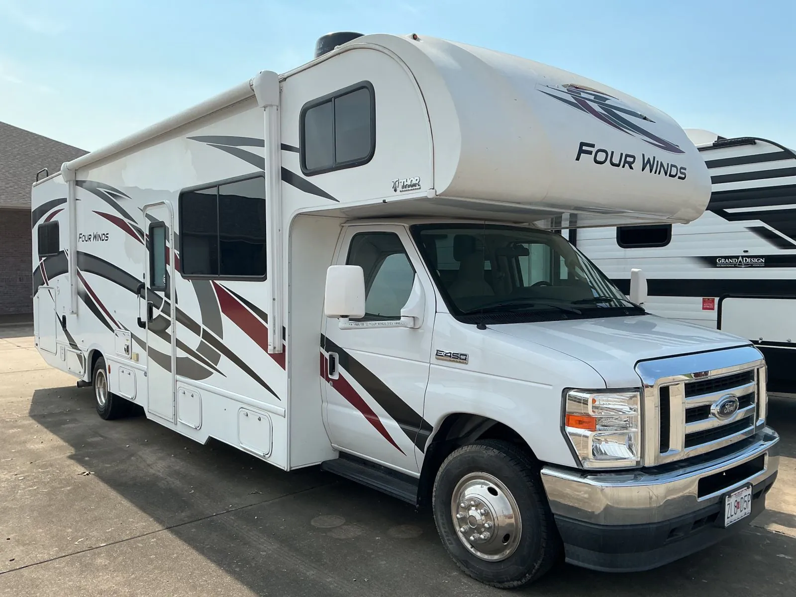 2021 Thor Motor Coach Chateau 31EV - Photo 2