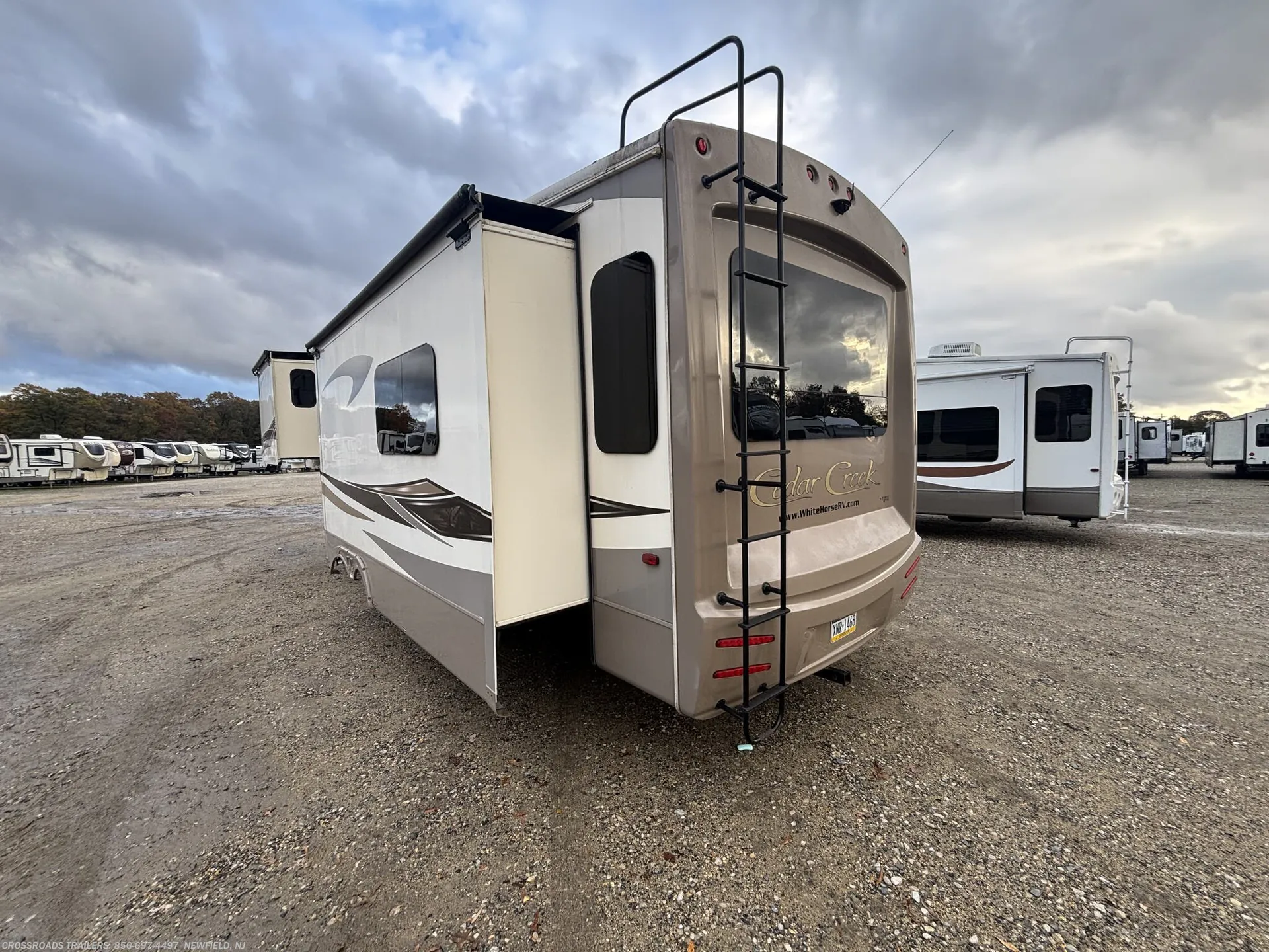 2016 Forest River Cedar Creek Hathaway Edition 34RE — Photo 5